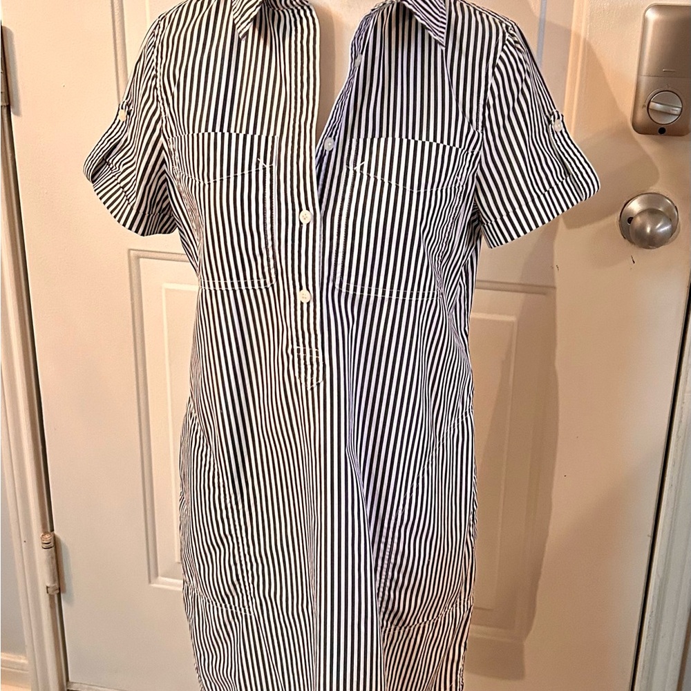 CLASSIC Vineyard Vines Black and White Striped Fabric, Women’s 4.